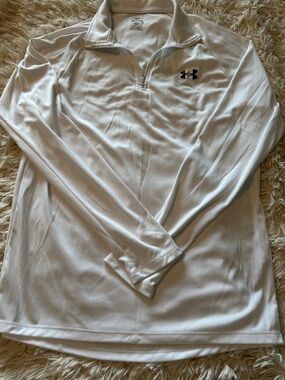 Under Armour Men’s Mid-Zip Long Sleeve Tee, size S.